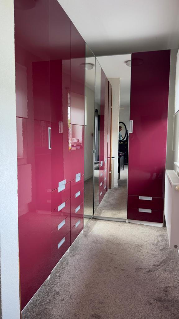 Mooie inloopkast Rood, Huis en Inrichting, Kasten | Kledingkasten, Rood, 200 cm of meer, 200 cm of meer, 50 tot 75 cm