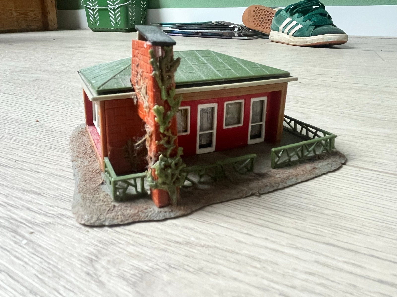 Huisje H0 modelbouw - Rood met groen dak, Ophalen, Gebruikt, Brug, Tunnel of Gebouw