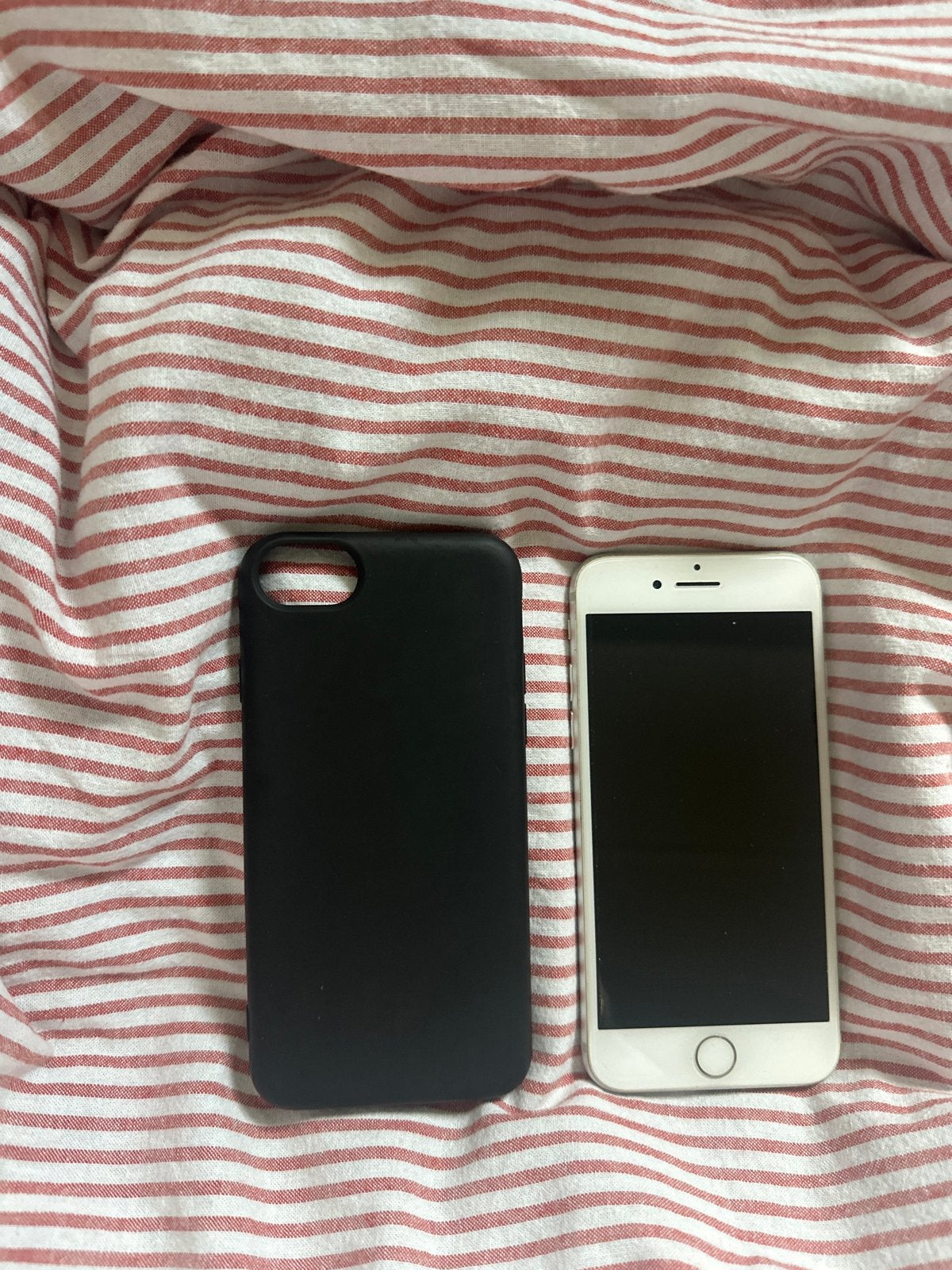 iPhone 7 32GB Zilver met hoesje - Zo goed als nieuw, 32 GB, Ophalen of Verzenden, Zo goed als nieuw, Zonder simlock