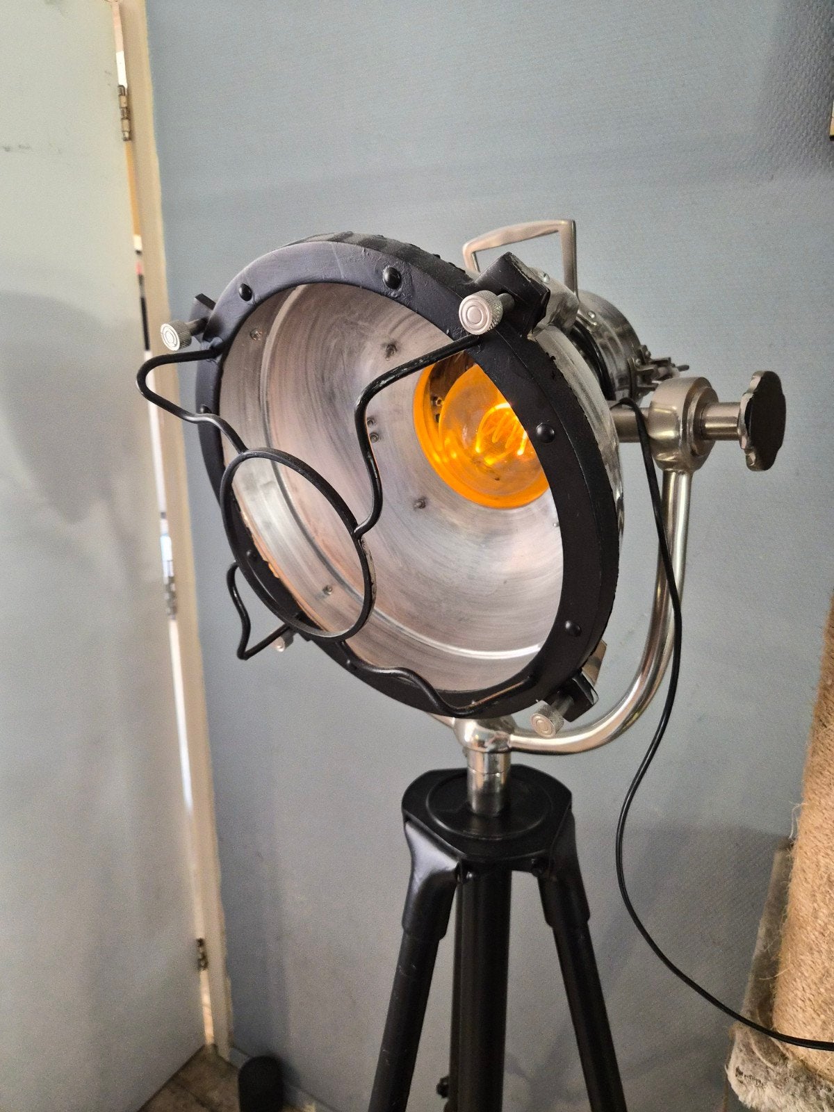 Grote Industriële Vloerlamp (Vintage Theater Spot), Huis en Inrichting, Lampen | Vloerlampen, Ophalen, Gebruikt, 150 tot 200 cm