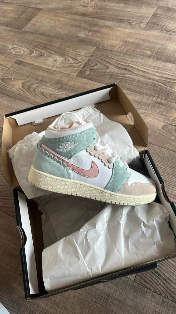 Jordan 1 Mid Scalloped - Nieuw & Origineel, Ophalen of Verzenden, Nieuw, Overige kleuren, Sneakers of Gympen