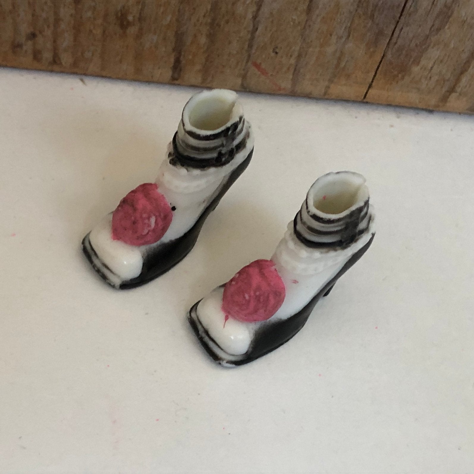Zwart wit Barbie formaat hak schoenen, Ophalen of Verzenden, Gebruikt, Barbie