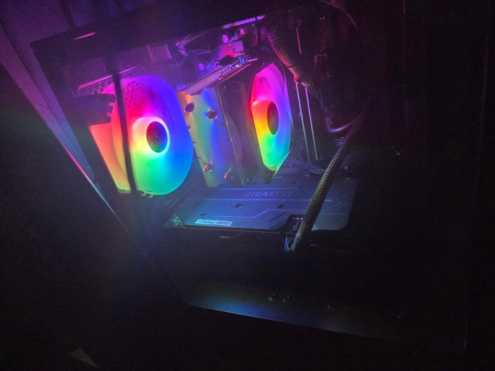 Krachtige Gaming PC met RGB Verlichting en Accessoires, Computers en Software, Desktop Pc's, Zo goed als nieuw, 3 tot 4 Ghz, SSD
