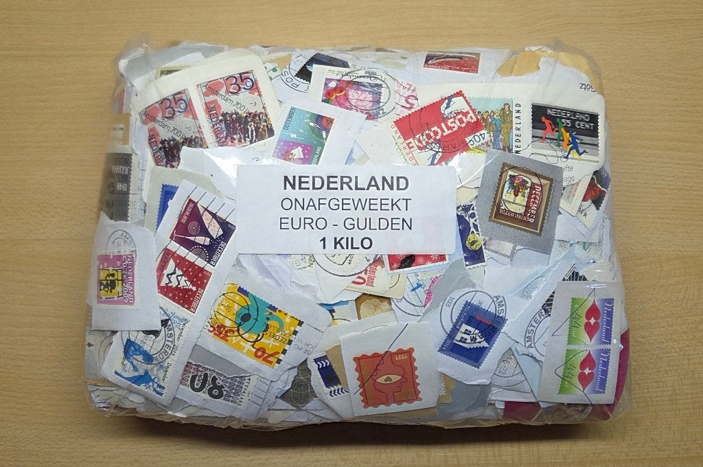 Pakket met 1 kilo Nederlandse postzegels onafgeweekt #PZHM, Verzenden, Na 1940, Gestempeld