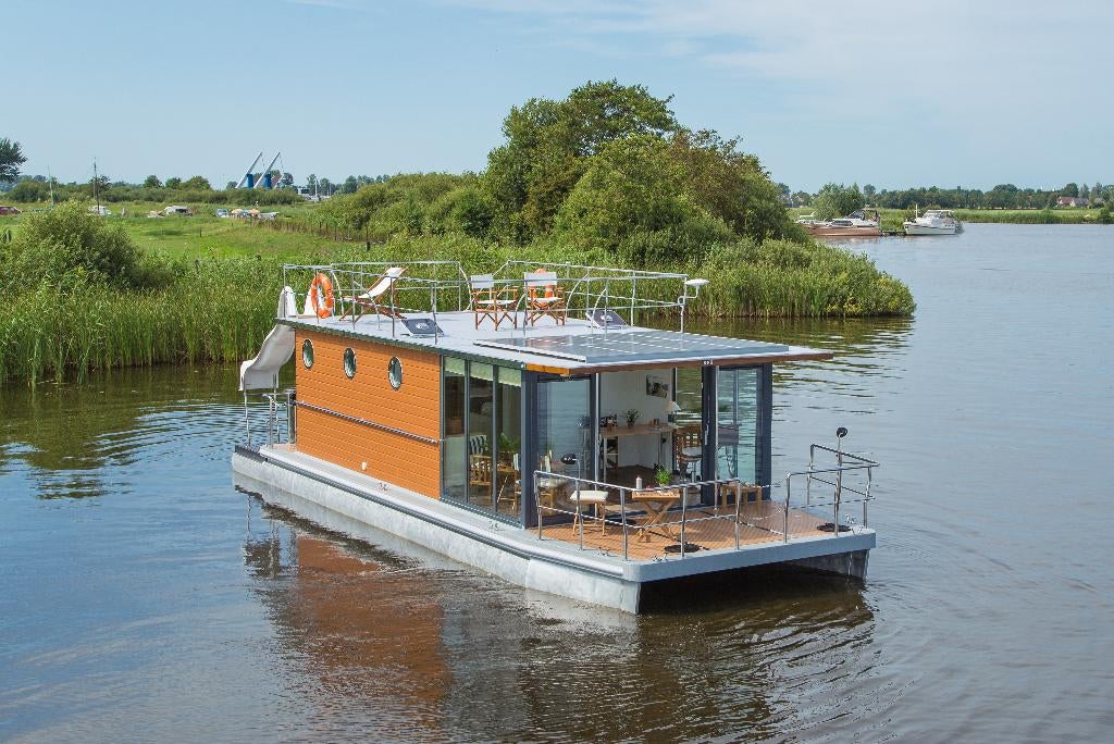 Houseboat Enjoy(volledig elektrisch)met TOP ligplek, Huizen en Kamers, Woonboten te koop, 60 m², 3 kamers, Friesland