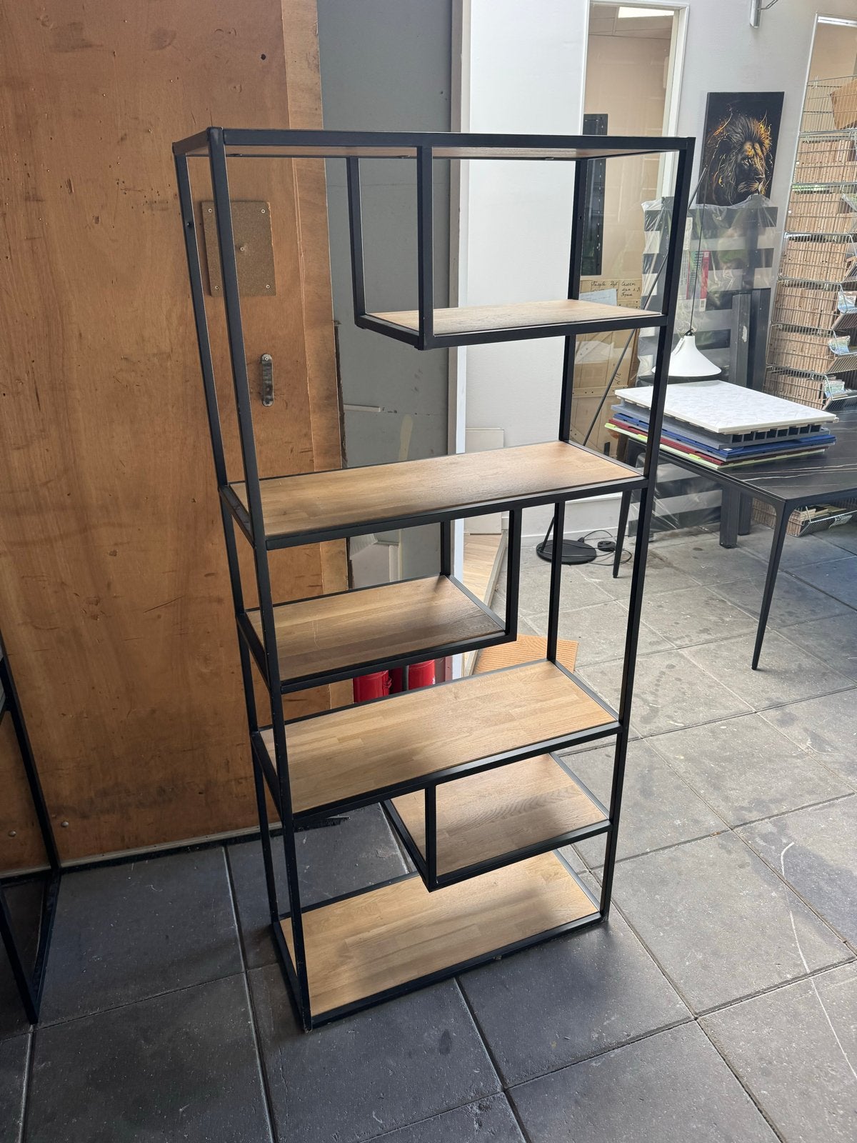 Industriële kast / open vakkenkast – massief eiken & staal, Huis en Inrichting, Kasten | Boekenkasten, Met plank(en), Zo goed als nieuw