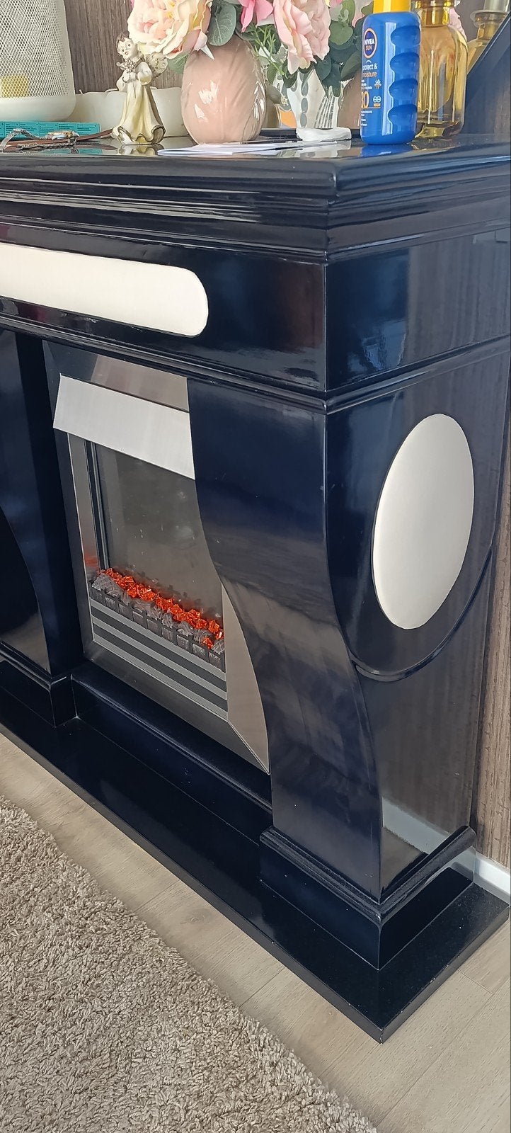 Moderne elektrische haard met ombouw, Ophalen