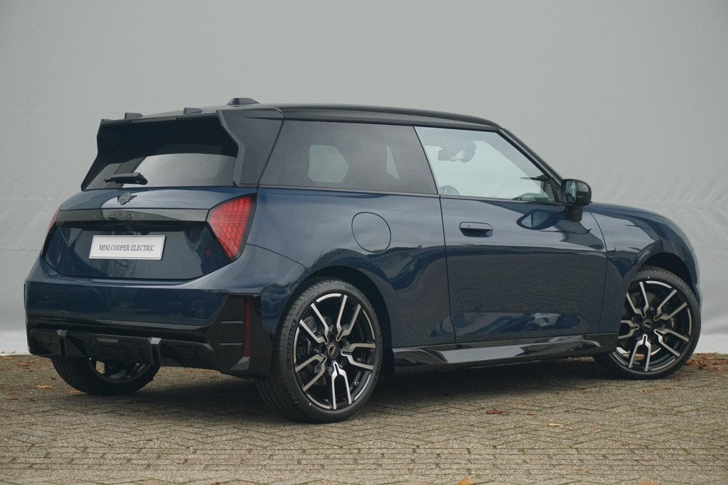 MINI 3-deurs Cooper E John Cooper Works Trim | Pakket M, Stoelverwarming, Stof, 41 kWh, Nieuw