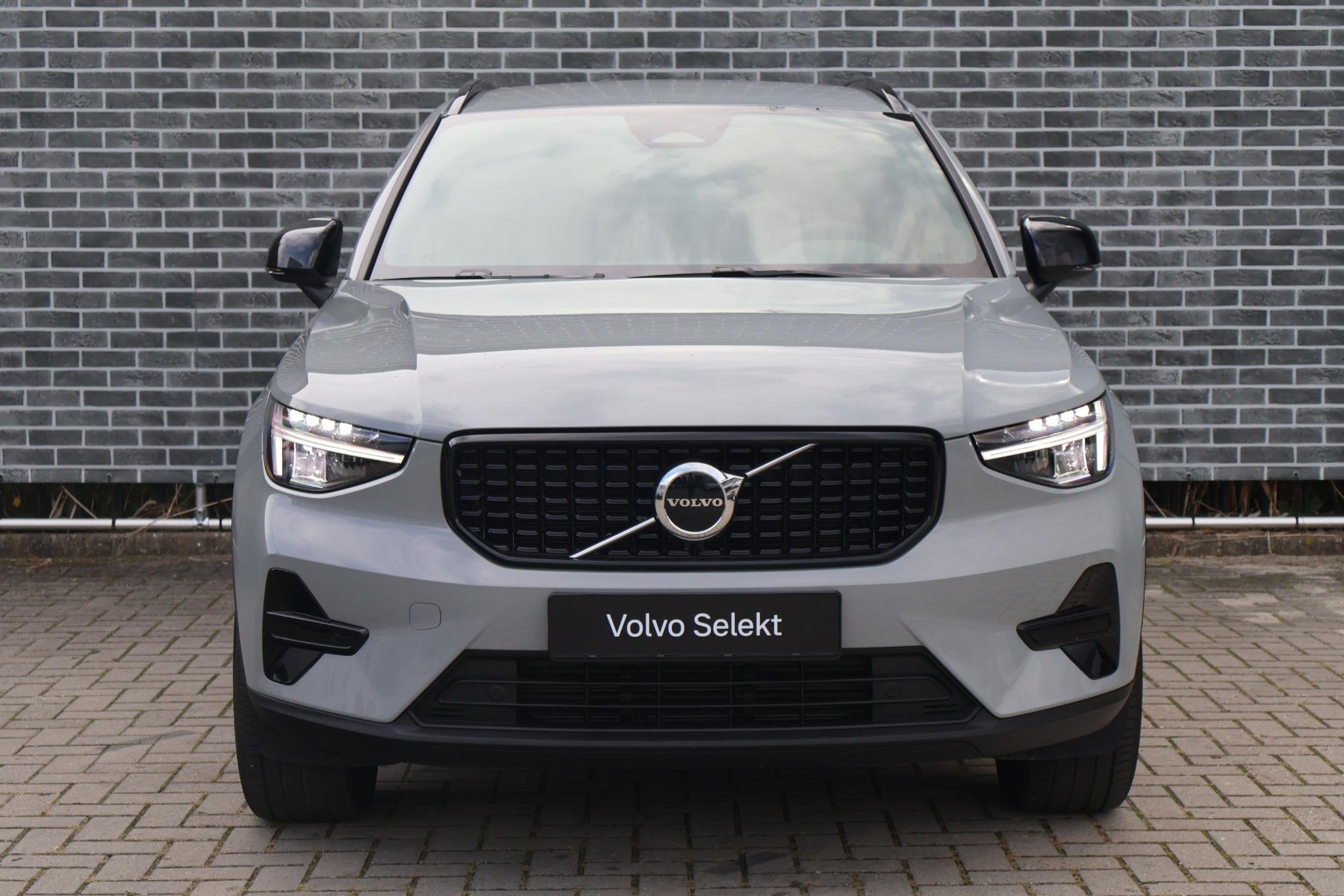 Volvo XC40 2.0 B4 Plus Dark | Trekhaak | Harman Kardon Audio, Auto's, Gebruikt, Euro 6, 4 cilinders, Origineel Nederlands