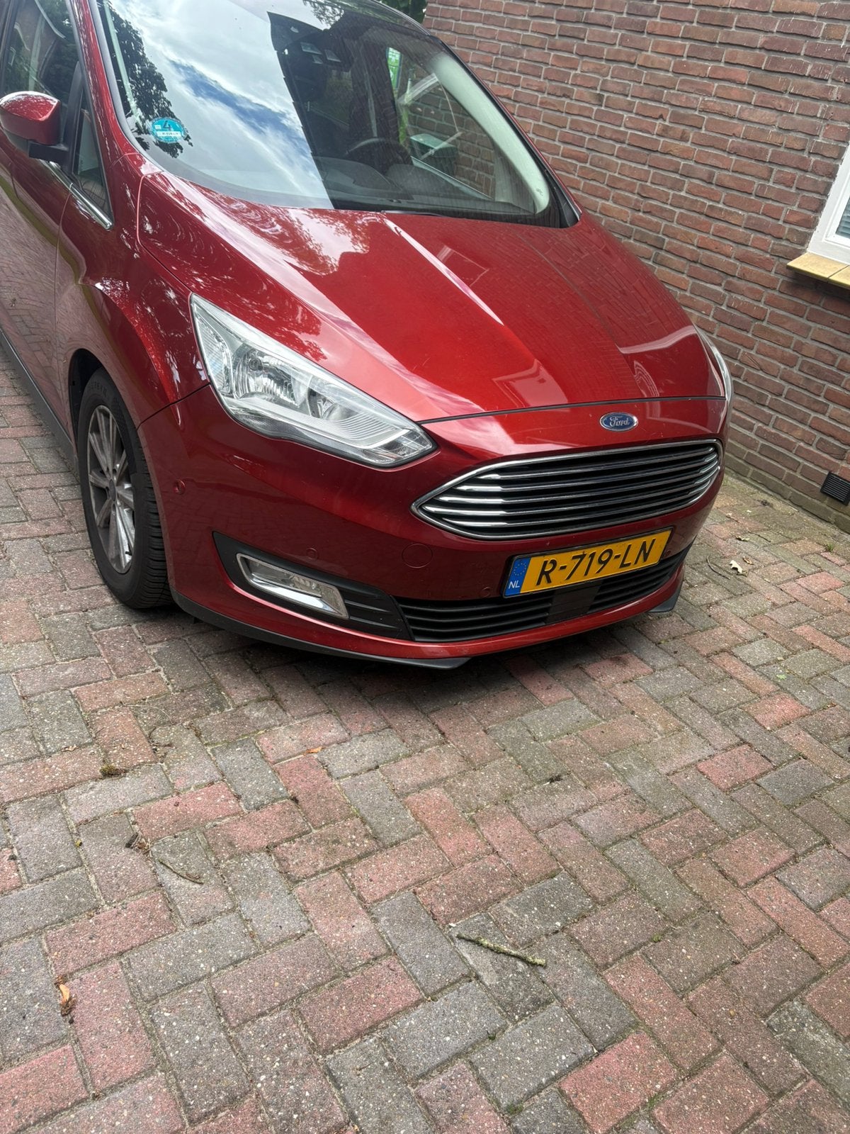 Ford Grand C-Max 1.0 92KW Ecoboost 2017 Rood, Auto's, Ford, Voorwielaandrijving, 745 kg, 125 pk, Handgeschakeld