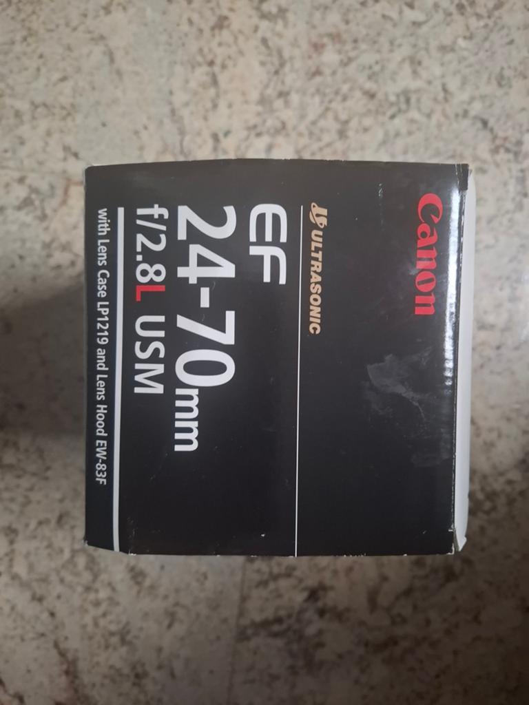 Canon EF 24-70mm f/2.8L USM Lens - Zo goed als nieuw, Ophalen of Verzenden, Zo goed als nieuw, Standaardlens, Zoom