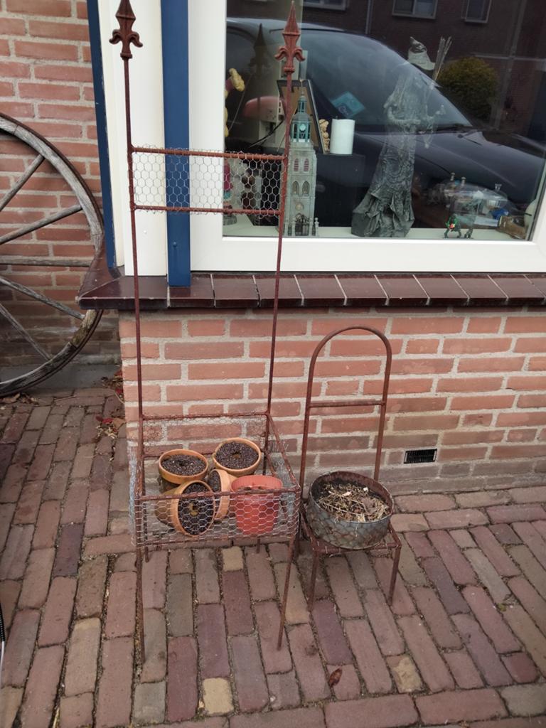 Twee ijzeren decoratieve stoeltjes voor plantjes, Ophalen, Gebruikt, Minder dan 60 cm, Balkon