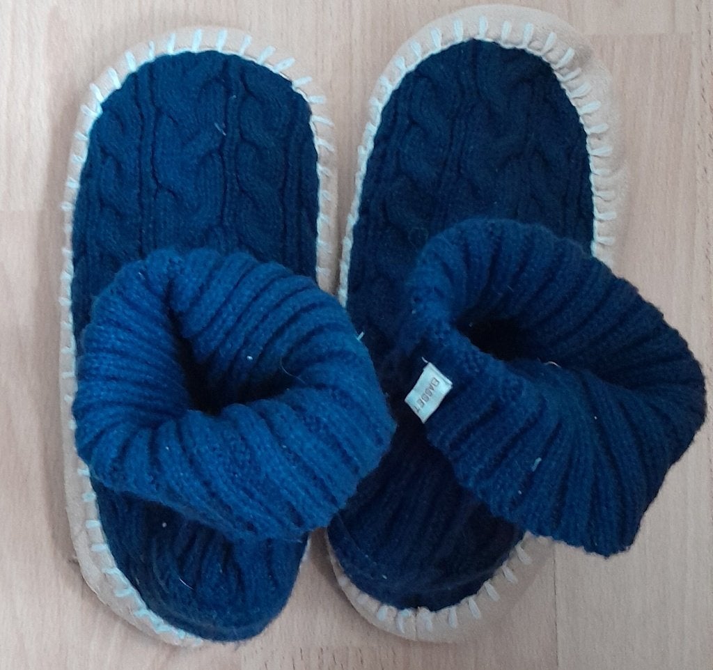 Sloffen, Basset, Blauw, Nieuw, Ophalen of Verzenden