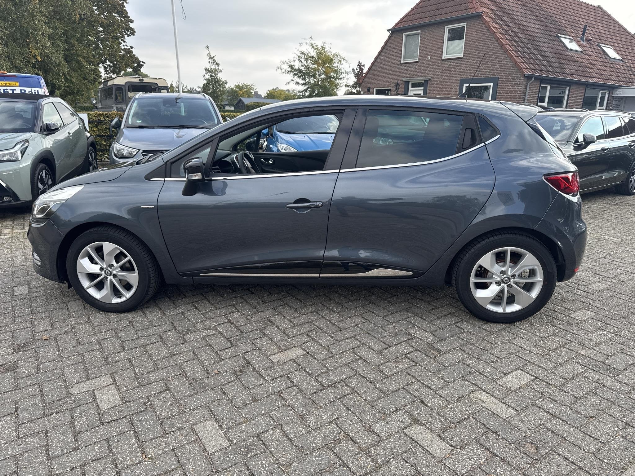 Renault Clio 0.9 TCe Limited, Voorwielaandrijving, Stof, Gebruikt, 49 €/maand