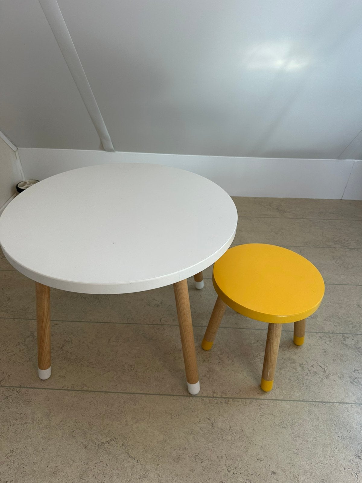Flexa Dots tafel kind met krukje, Ophalen, Zo goed als nieuw