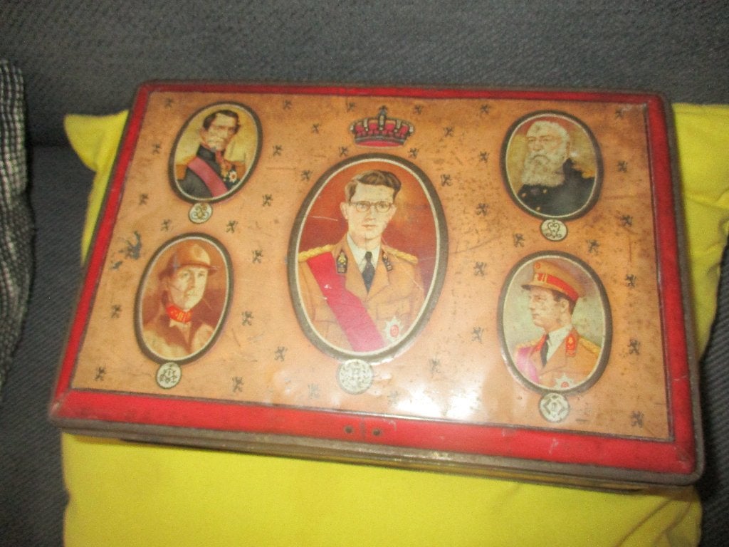 Vintage blikken trommel met Belgische koningen, Verzamelen, Blikken, Ophalen of Verzenden, Gebruikt, Koek(jes), Overige merken