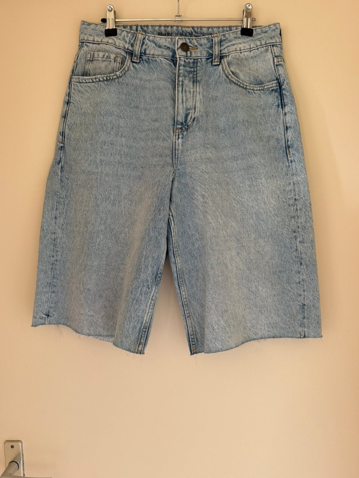 Nieuwe spijker bermuda broek in maat 38, Verzenden, Nieuw, Blauw, Overige jeansmaten
