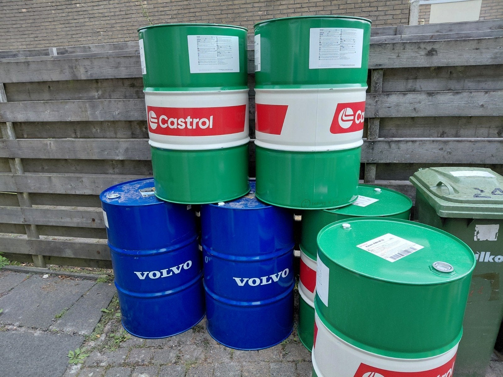 olievaten oliedruk. 207 liter, Ophalen, Zo goed als nieuw