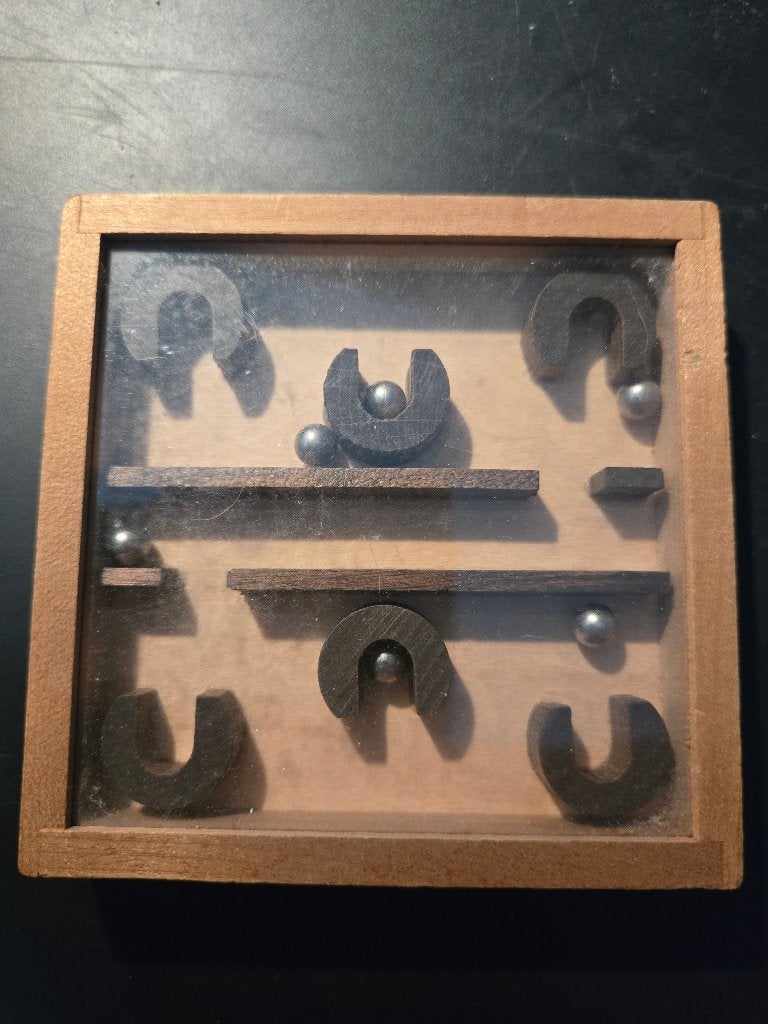 Houten doolhofspel, klassiek behendigheidsspel, 9.5x9.5x2cm., Kinderen en Baby's, Speelgoed | Houten speelgoed, Ophalen, Gebruikt