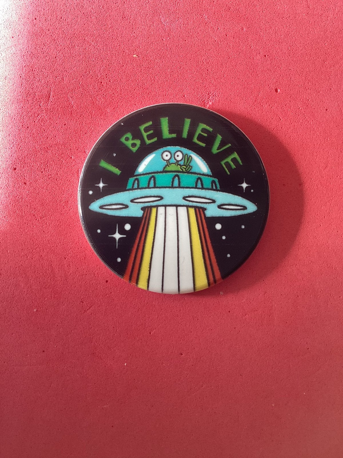 Button I believe (UFO/ruimtewezens), Verzamelen, Speldjes, Pins en Buttons, Verzenden, Zo goed als nieuw, Overige onderwerpen