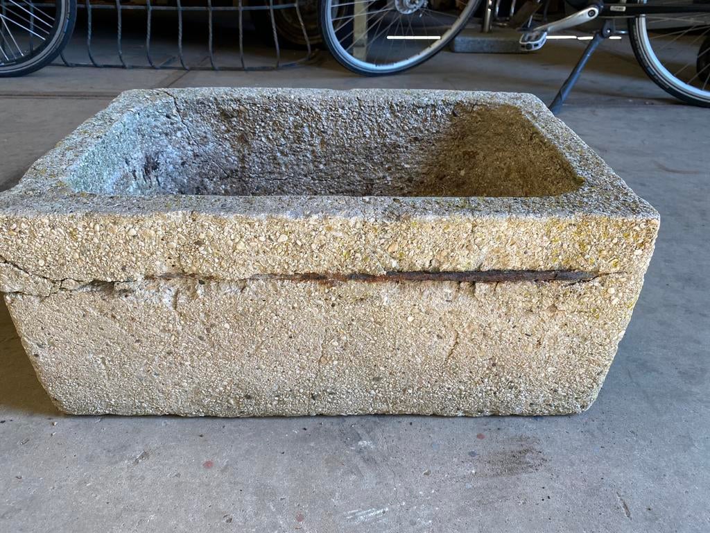 Trog     Voerbak beton, Ophalen, Zo goed als nieuw, Rond