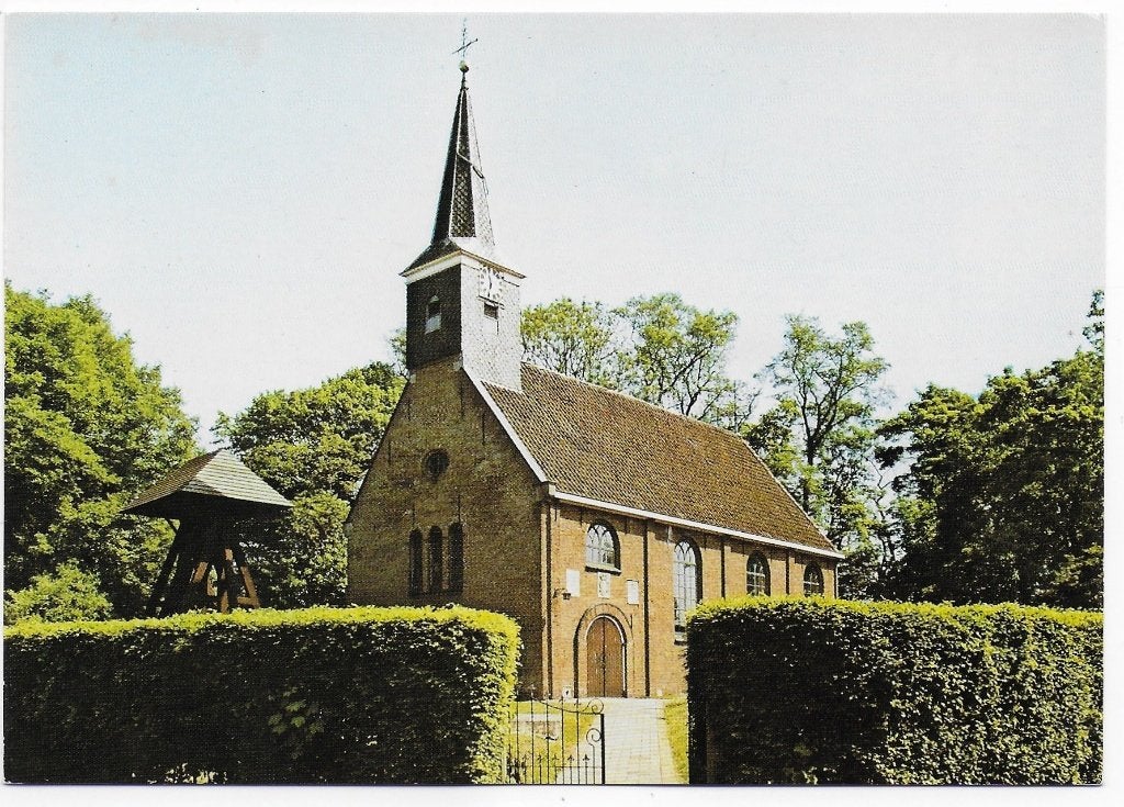 Oosterwolde Ned Herv Kerk Ongelopen Ansichtkaart ( B8201), Verzamelen, Ansichtkaarten | Nederland, Ophalen of Verzenden, 1980 tot heden