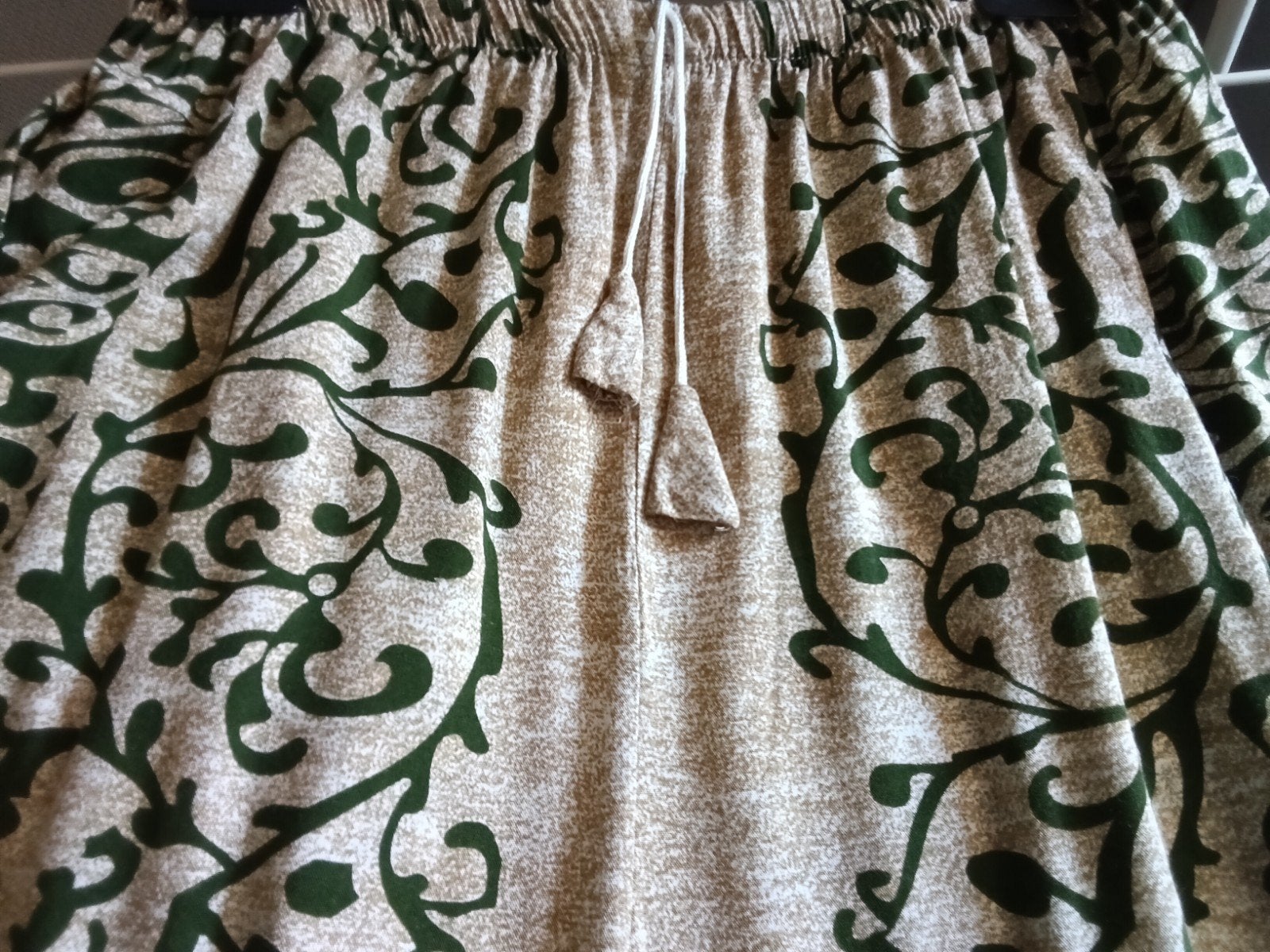 wijde broek dames s olijfgroen, Kleding | Dames, Broeken en Pantalons, Ophalen of Verzenden, Zo goed als nieuw, Maat 36 (S), Lang