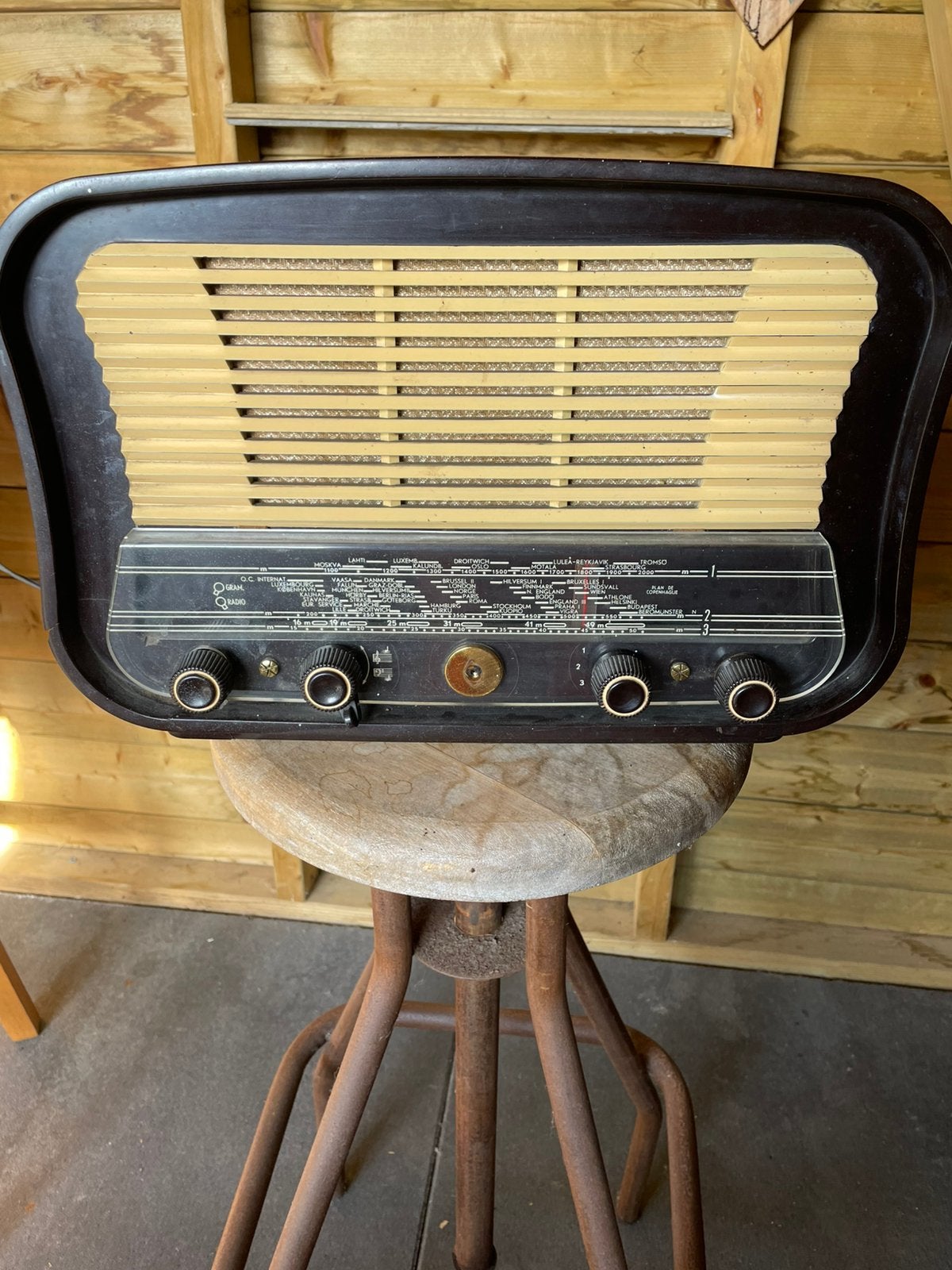 Mooie vintage buizenradio ca. 1950 – bakeliet, Ophalen