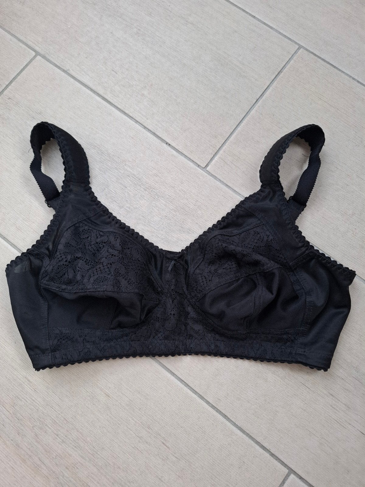 Nieuw zwarte kanten beha van Wäsche Pur maat 85 D, Kleding | Dames, Wäsche Pur, Ophalen of Verzenden, Zwart, BH