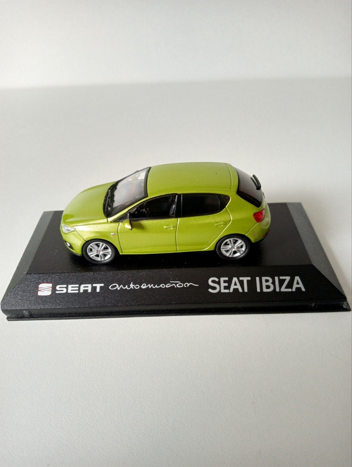 SEAT Ibiza 5 deurs schaalmodel - Groen -als nieuw uniek., Ophalen of Verzenden, Nieuw, Auto, Overige merken