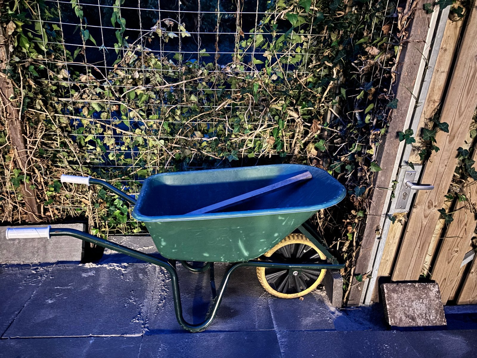 Stevige groene kruiwagen voor tuin en bouw, Ophalen, Gebruikt, Handmatig, Eenwielig