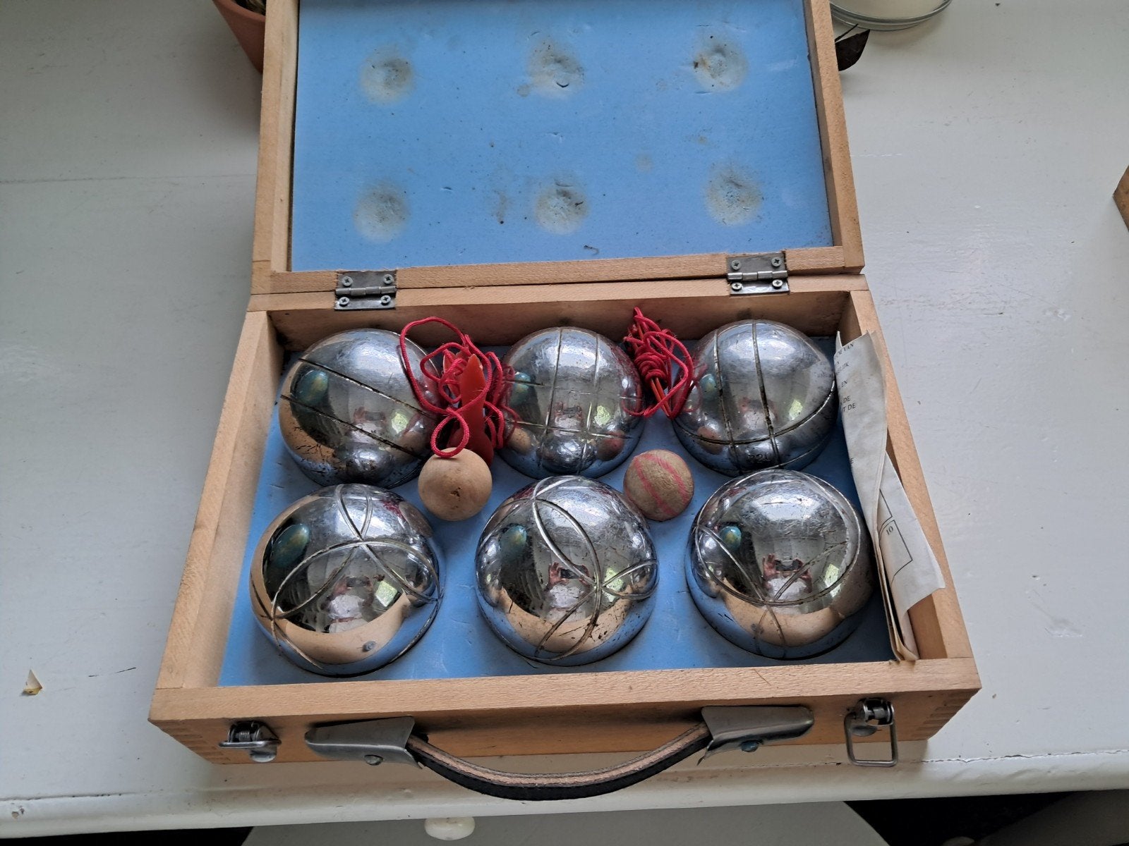 jeu de boules in houten kist, Ophalen
