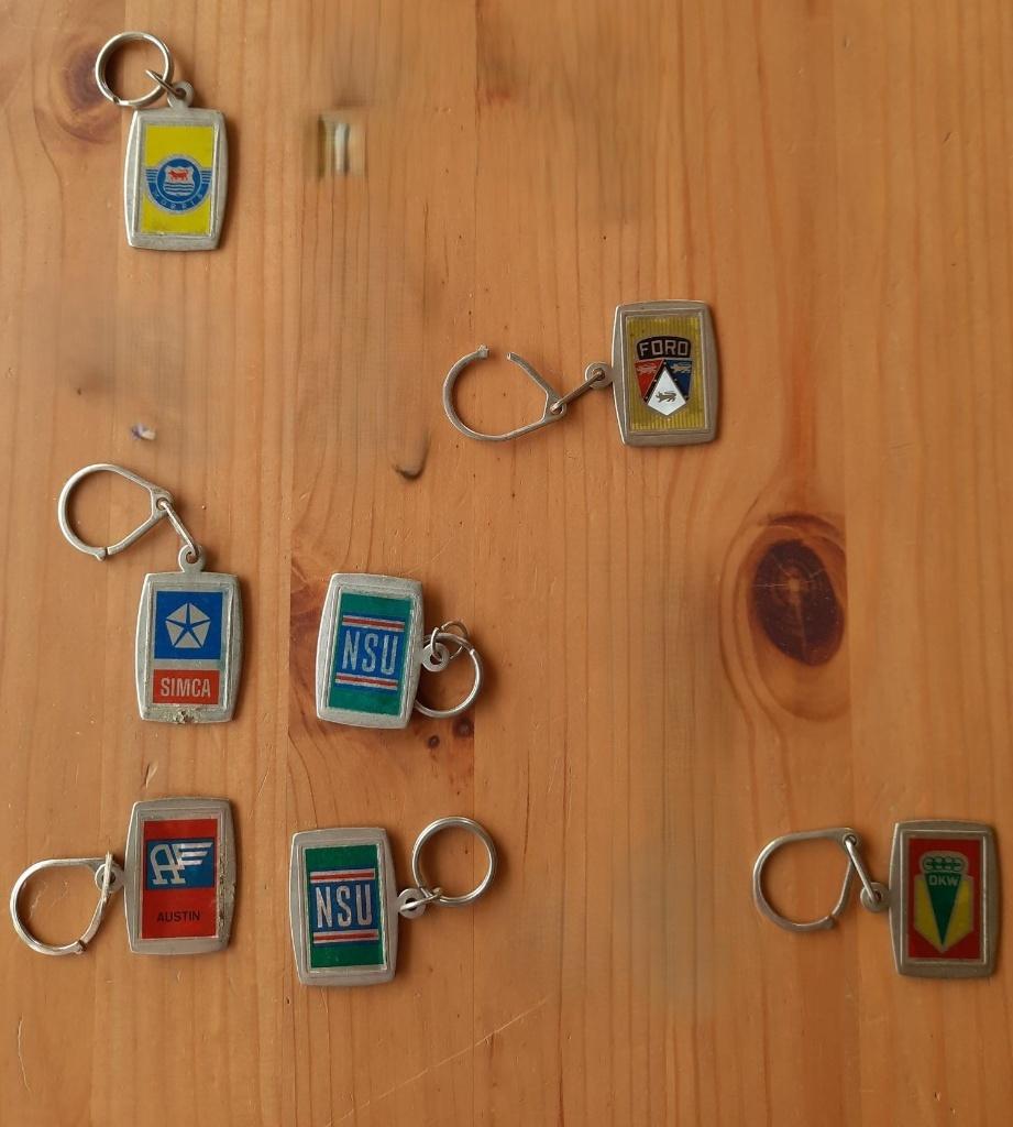 Sleutelhangers automerken uit de jaren zeventig / 70, Ophalen of Verzenden