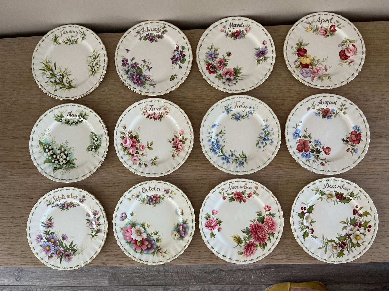 Royal albert - gebakschotels maanden, Antiek en Kunst, Ophalen
