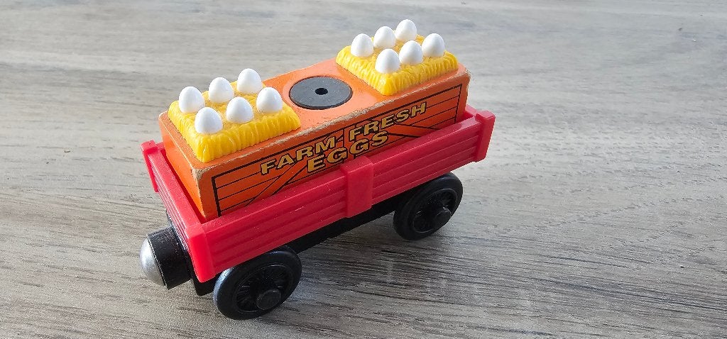 Thomas de trein Hout Eier wagon met magneet, Ophalen of Verzenden, Zo goed als nieuw