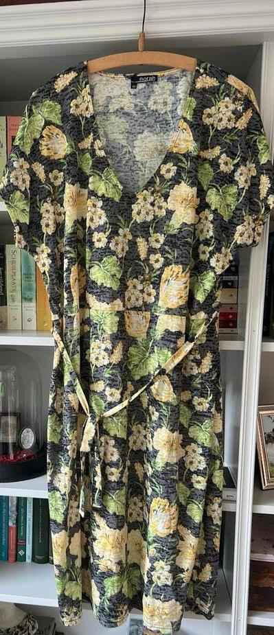 Gebloemde jurk Norah maat 44, Kleding | Dames, Ophalen of Verzenden, Zo goed als nieuw, Maat 42/44 (L)