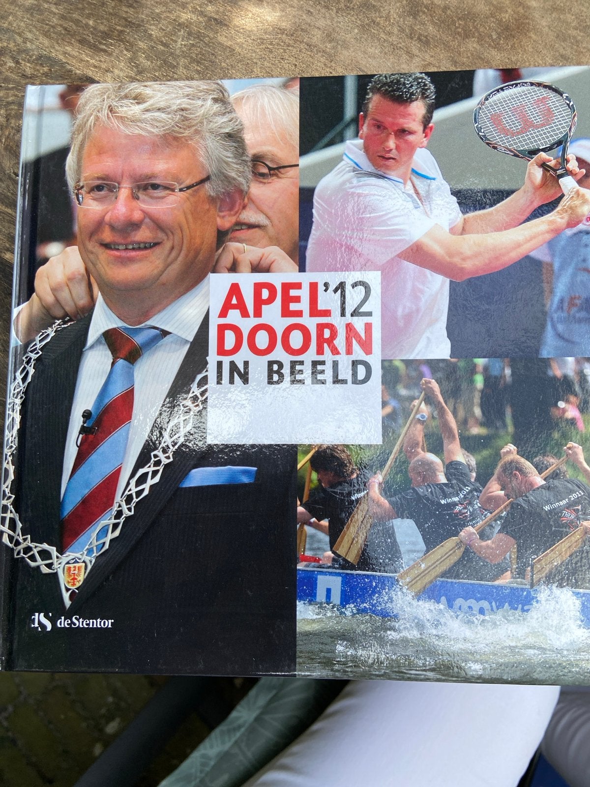 Apeldoorn in Beeld 2012 - Jaarboek De Stentor, Ophalen of Verzenden, Gelezen, Nederland