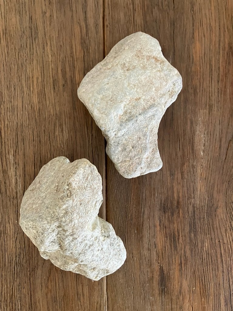 2 Mooie stukken speksteen, Ophalen, Steen of Keramiek, Knutselmateriaal, Beige