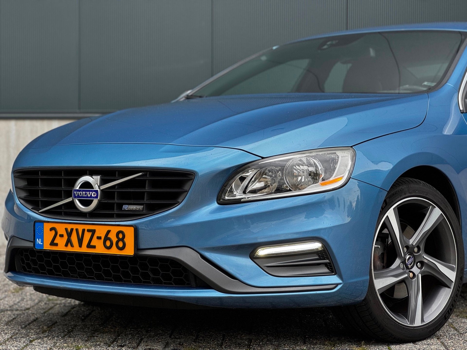 Volvo S60 1.6 T3 R-Design|AUT|NAVI|PDC|AFN TREKHAAK|HALFLEDE, Auto's, 15 km/l, Gebruikt, 4 cilinders, 150 pk