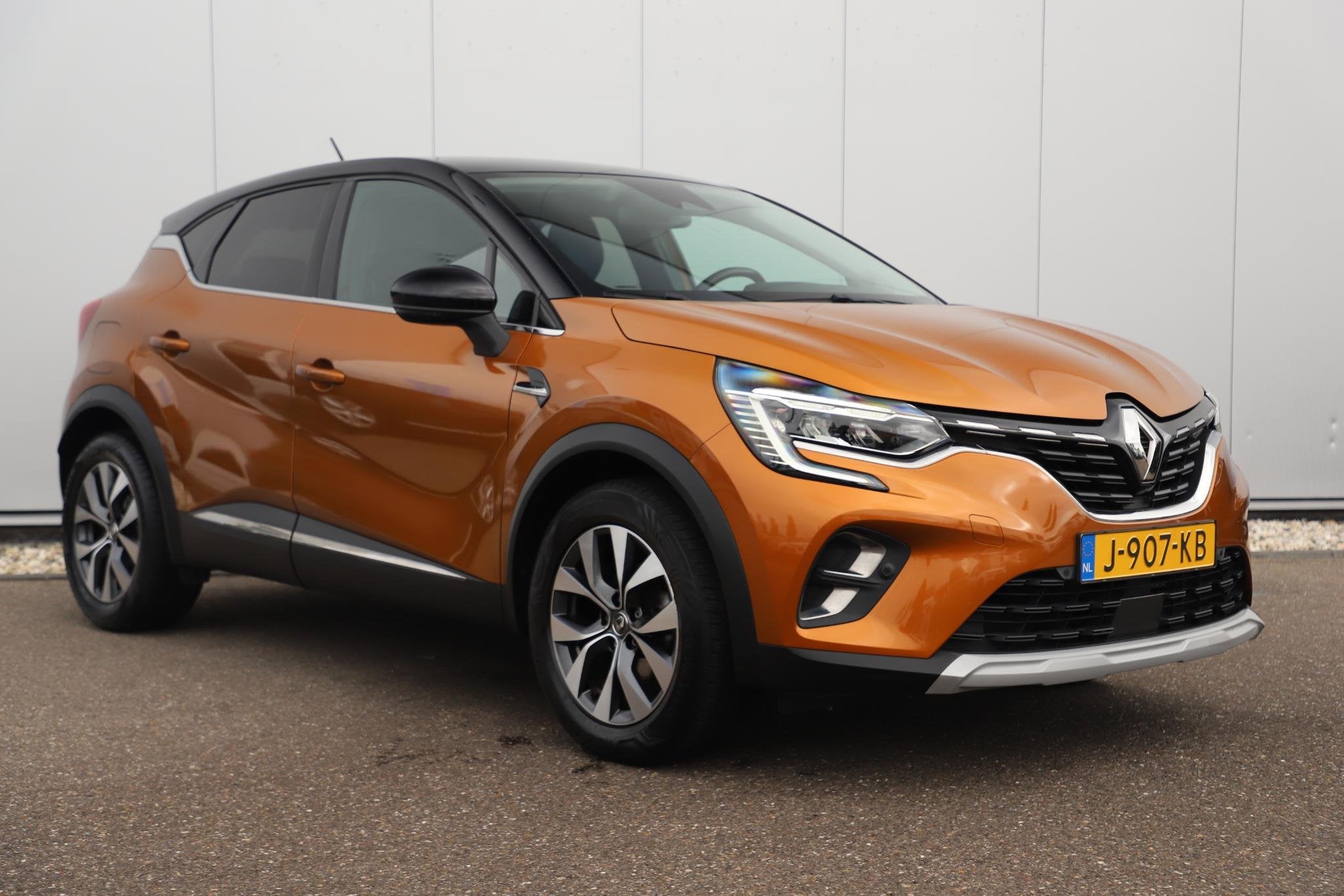 Foto 3 van Renault Captur 1.3 TCe 130 Intens 130PK Automaat Half Leder