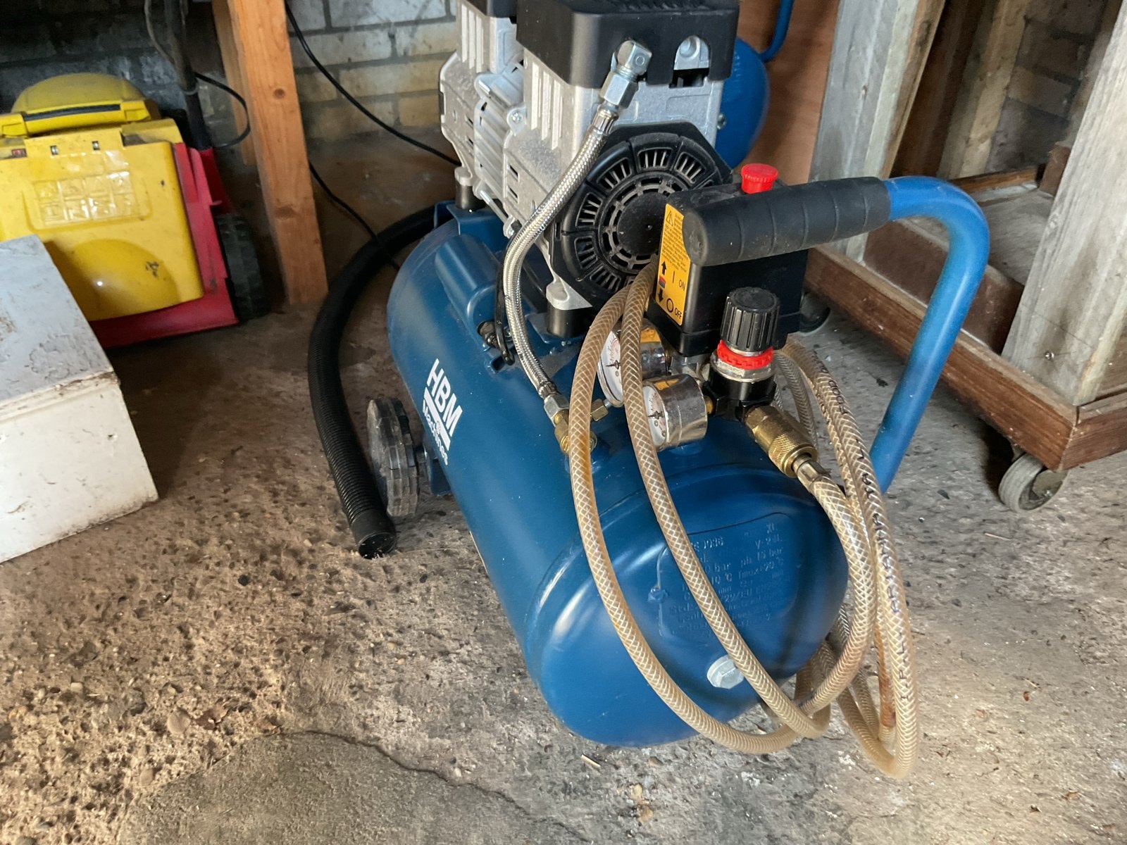 HBM Compressor 24L -nieuw, nooit gebruikt., Doe-het-zelf en Verbouw, Compressors, Ophalen, 6 tot 10 bar, Nieuw, Minder dan 200 liter/min
