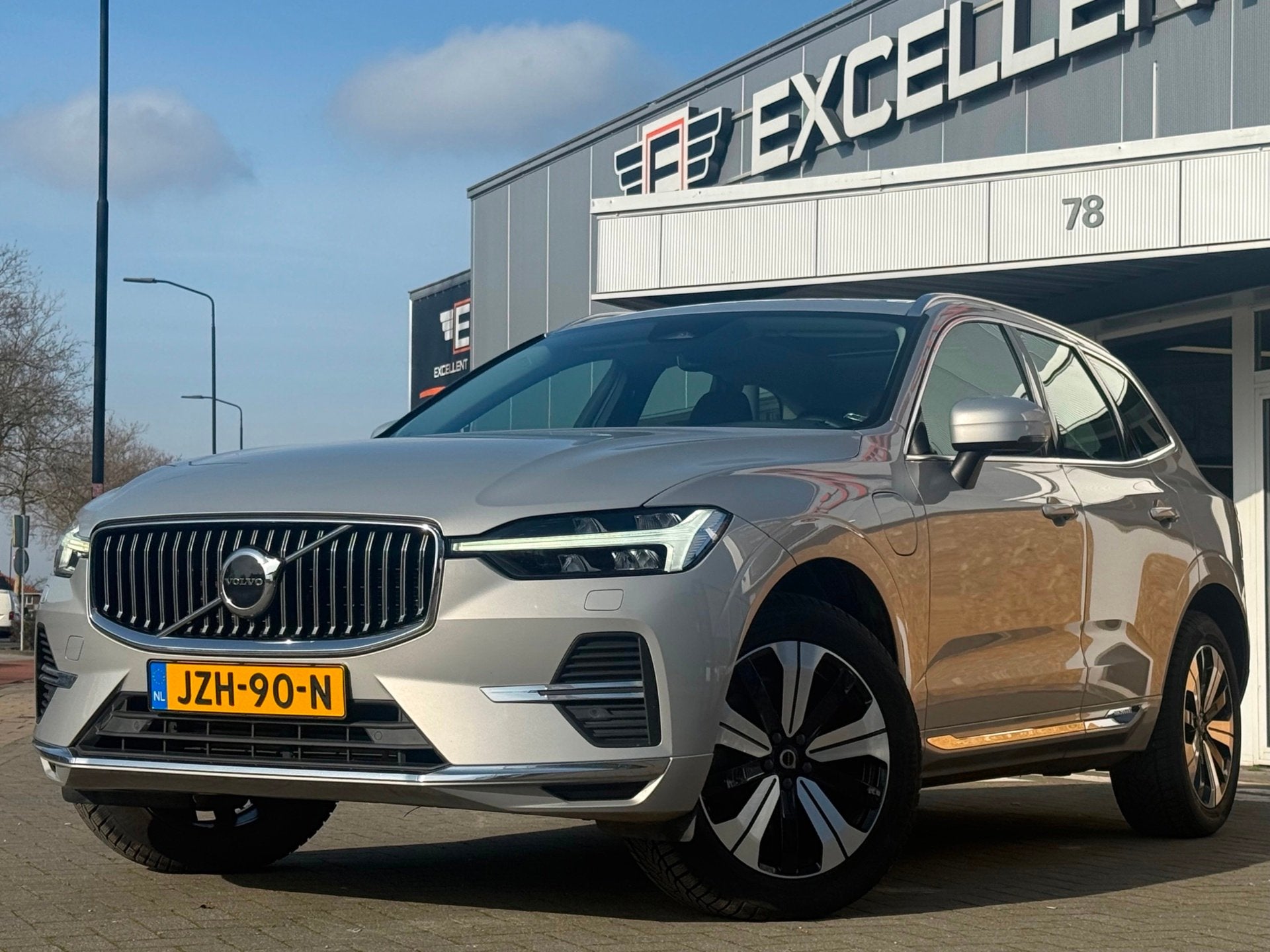 Volvo XC60 2.0 T6 Plug-in hybrid AWD Plus Bright, Automaat, Dealer onderhouden, Gebruikt, 4 cilinders