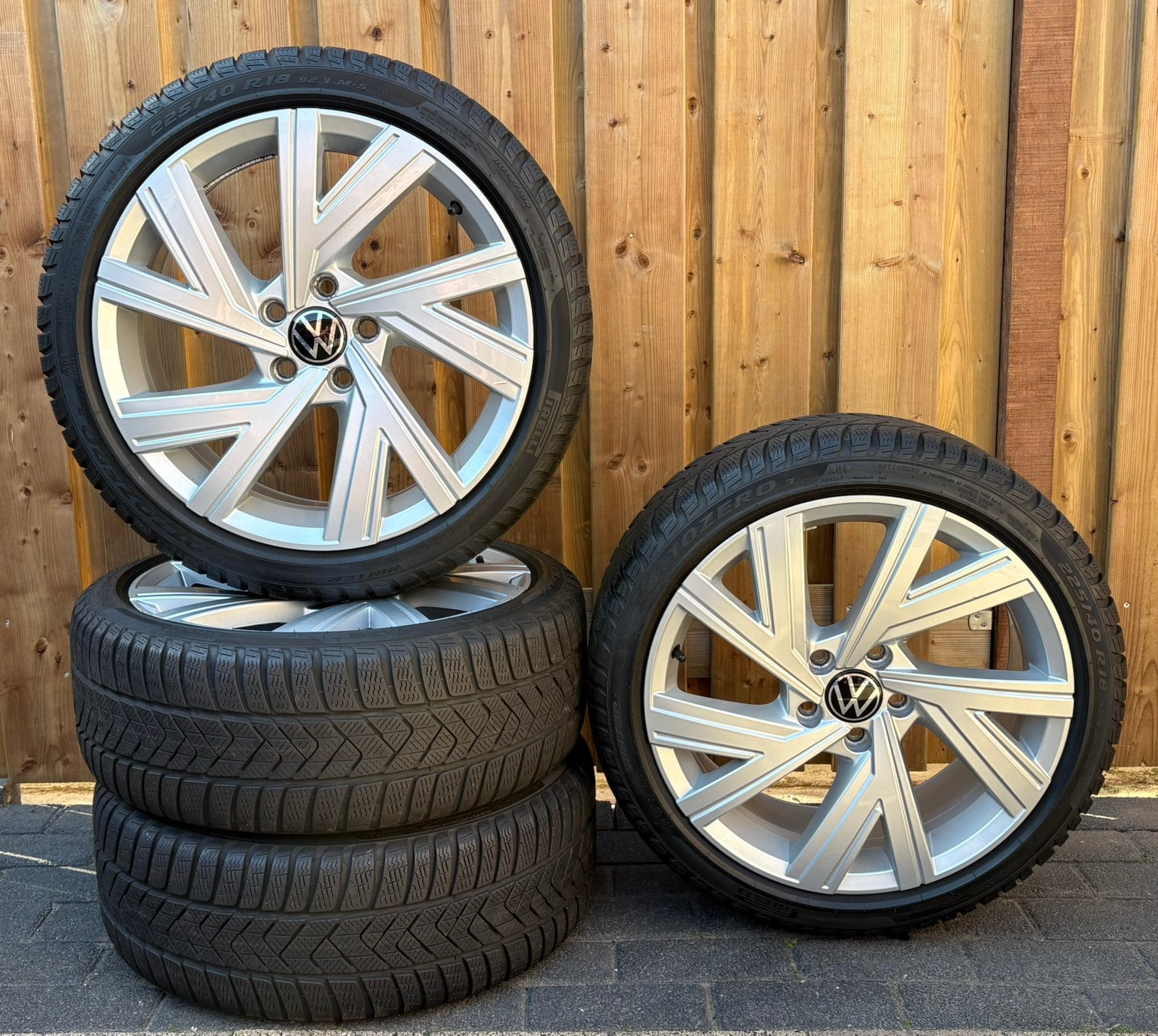 Originele Vw golf 8 Bergamo 18 inch velgen met banden, Ophalen, 18 inch, Gebruikt, Banden en Velgen