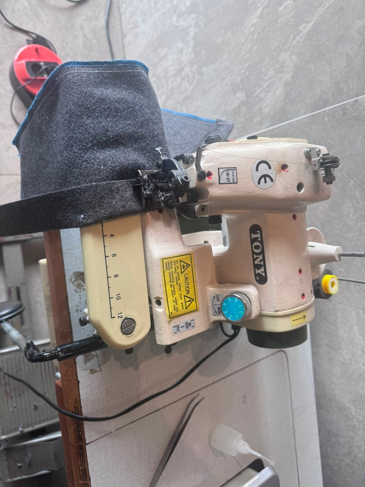 Blindzoommachine, lockmachine en leerafdunmachine met pedal, Hobby en Vrije tijd, Ophalen, Lockmachine, Overige merken