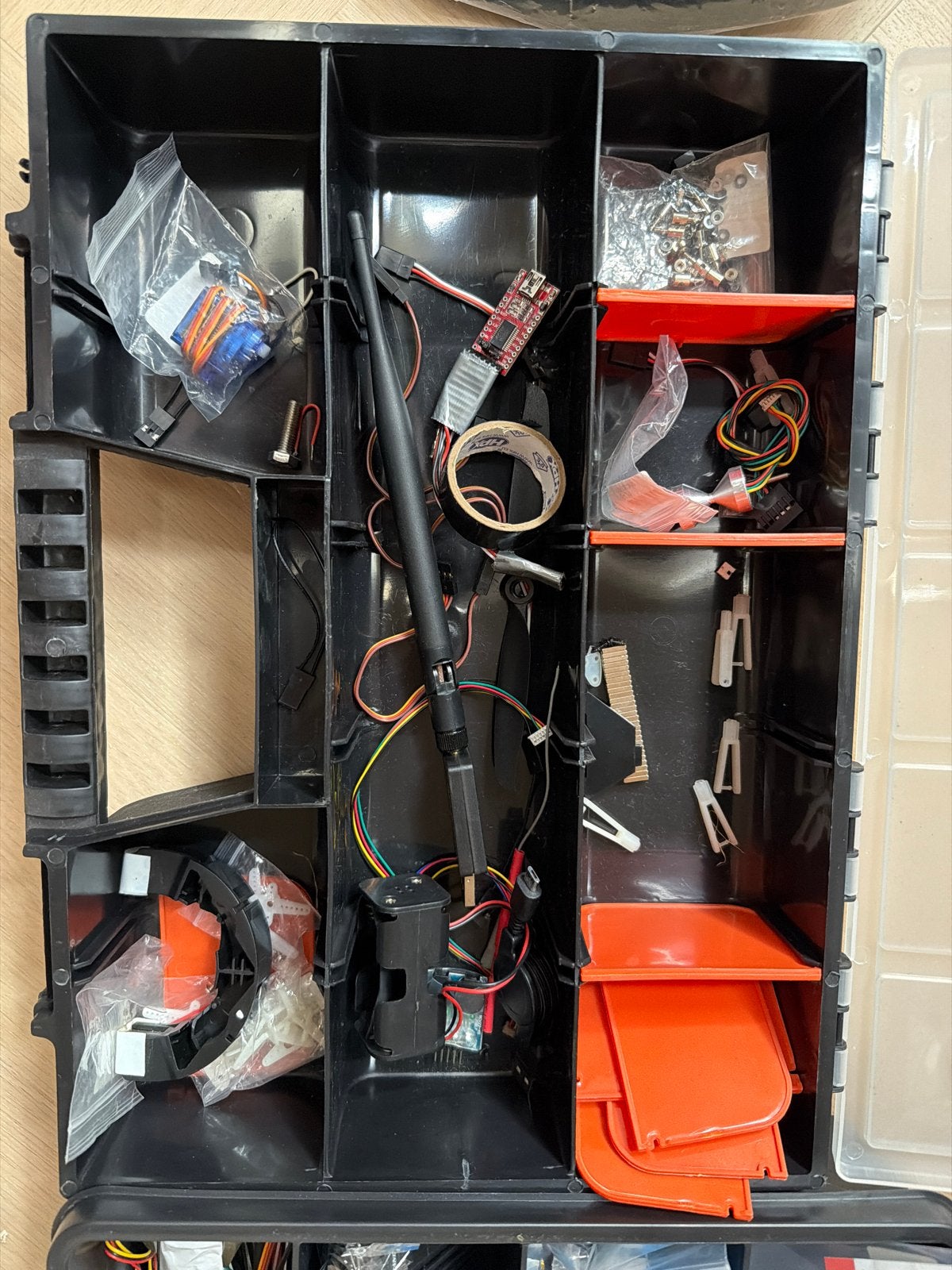 Drone/RC onderdelen en accessoires in opbergkoffer, Ophalen of Verzenden, Gebruikt, Elektro, Quadcopter of Multicopter