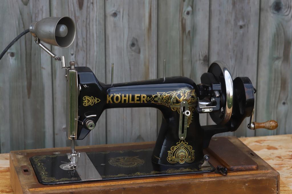 Kohler antieke hand naaimachine met lamp. Decoratie, Ophalen