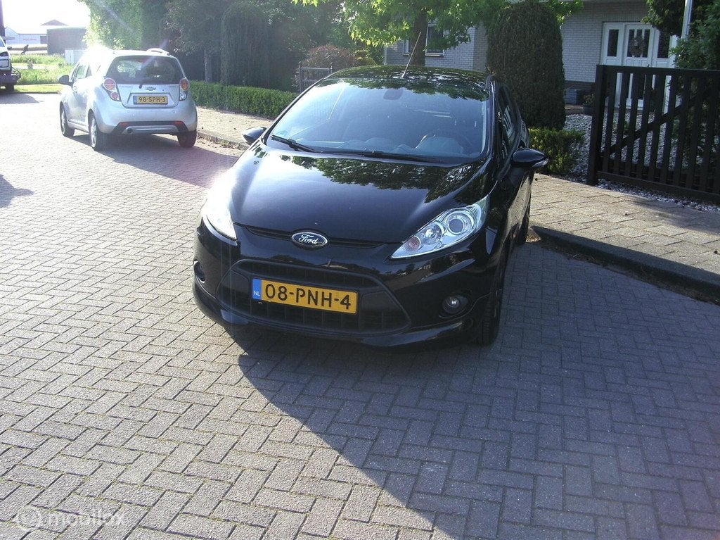 Ford Fiesta 1.6 Sport vol opties super nette auto, Auto's, Ford, Gebruikt, 31 €/maand, Zwart, Origineel Nederlands