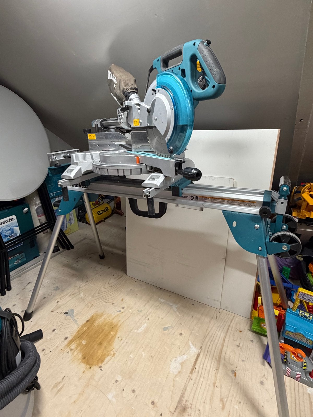 Makita LS1018L Afkortzaag met WST06 onderstel, Ophalen, 70 mm of meer, Zo goed als nieuw, Afkortzaag