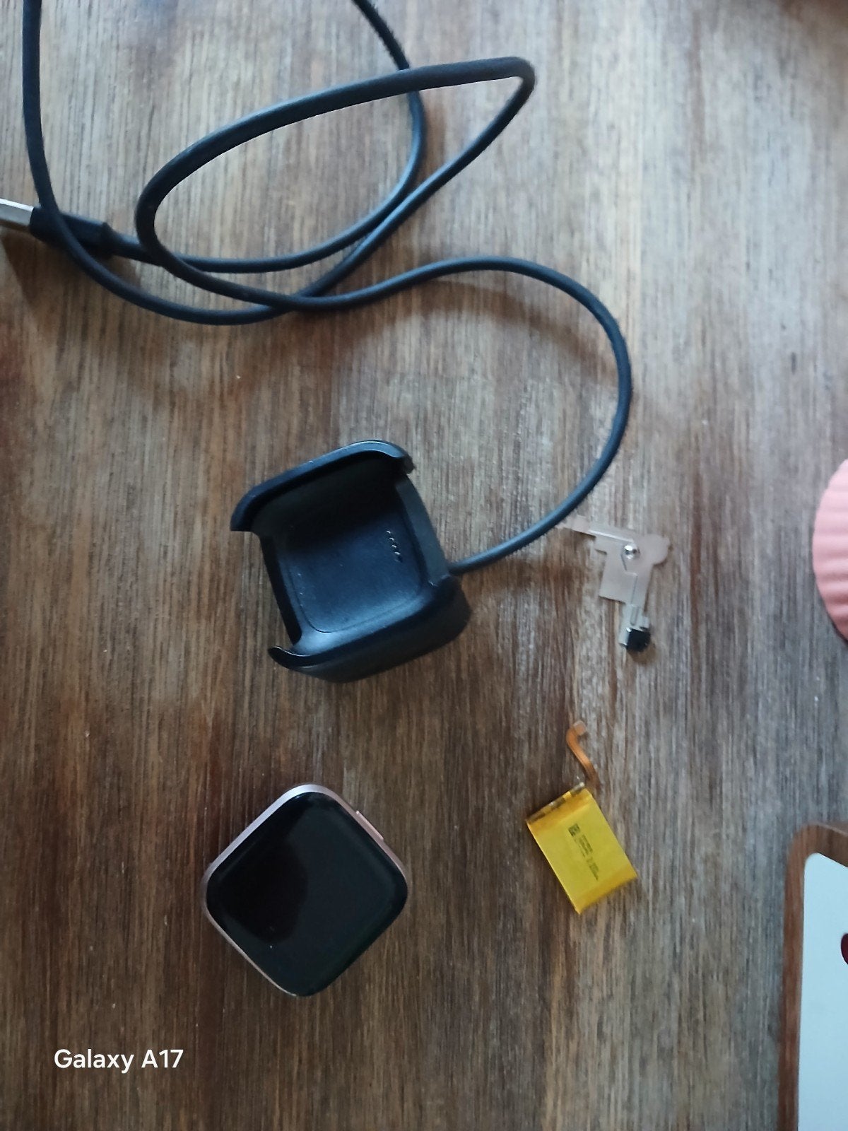 Defect Fitbit / fit-bit horloge, volgensmij de Versa 2, Gebruikt, Ophalen of Verzenden, Roze, Android