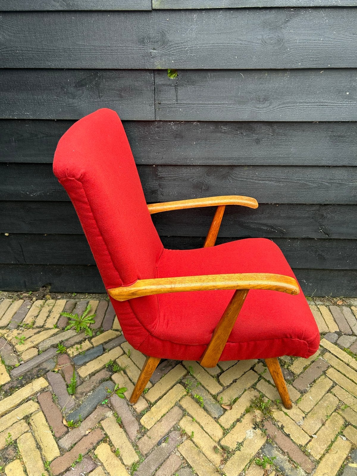 Vintage Rode Fauteuil met Houten Armleuningen, Antiek en Kunst, Ophalen of Verzenden